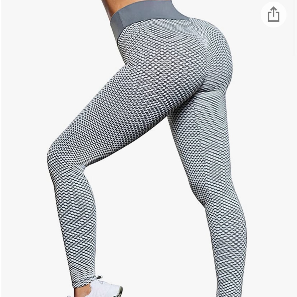 Leggings with booty scruntch